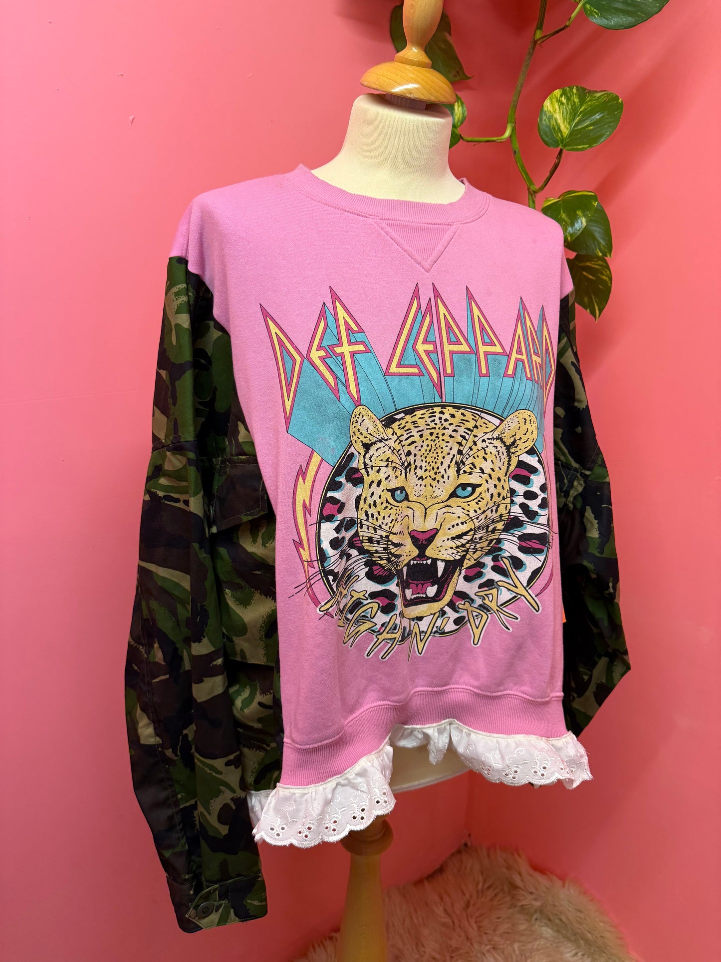 Pink def leopard