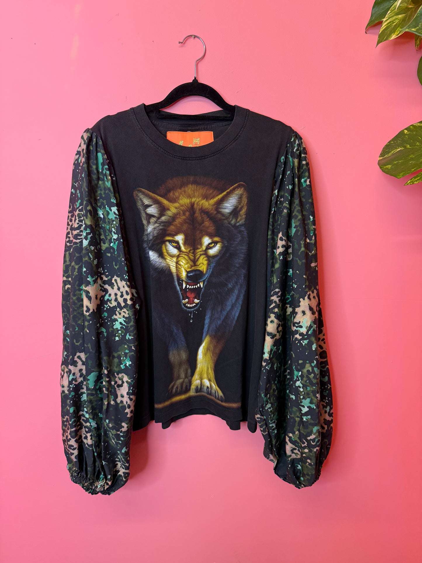 Wolf tee leopaflage puff