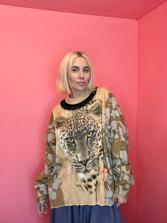 Leopard lazy top